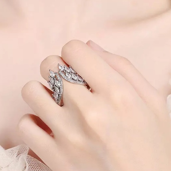 STERLING SILVER DIAMOND ADJUSTABLE RING, CUTE RING, SHINY RING. - Picture 5 of 5